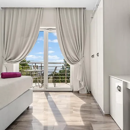 Manuela Bed & Breakfast 4*